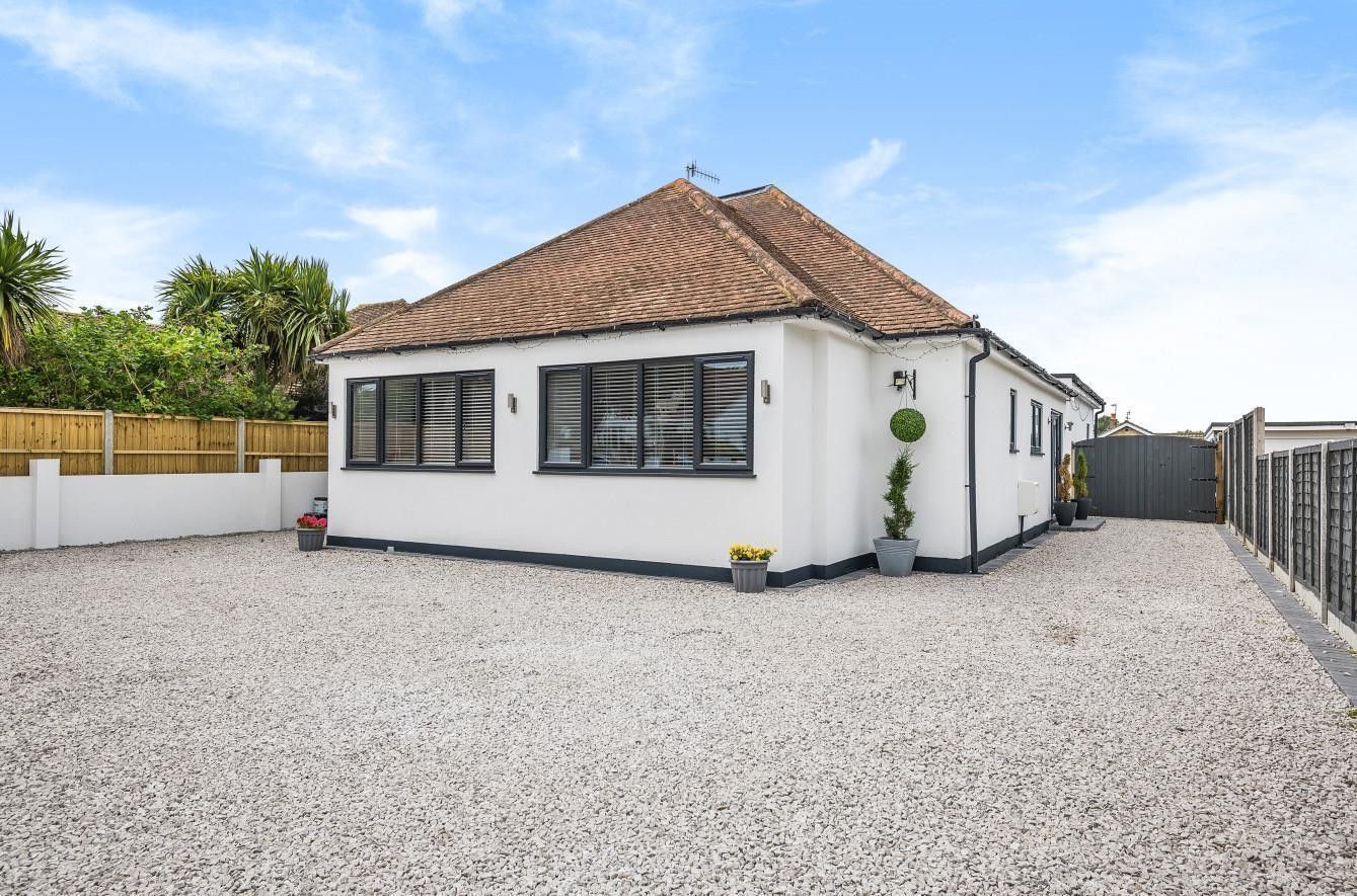 4 bed detached bungalow for sale in Kings Drive, Pagham, Bognor Regis