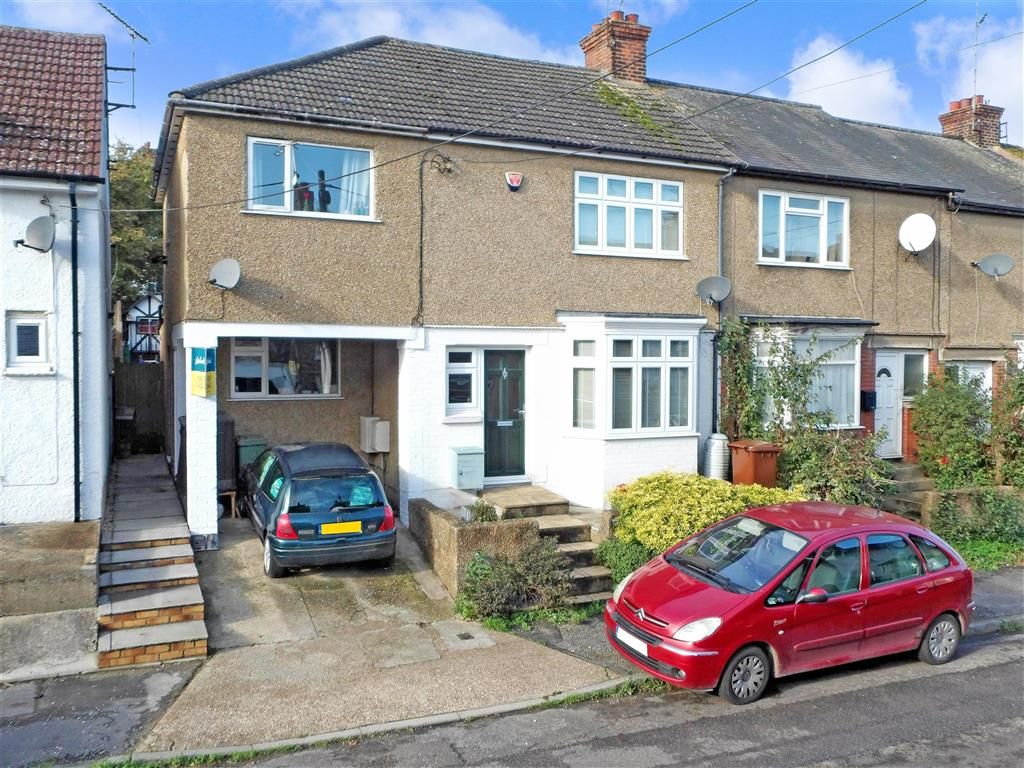 2 bed end terrace house for sale in Essex Road, Halling, Rochester