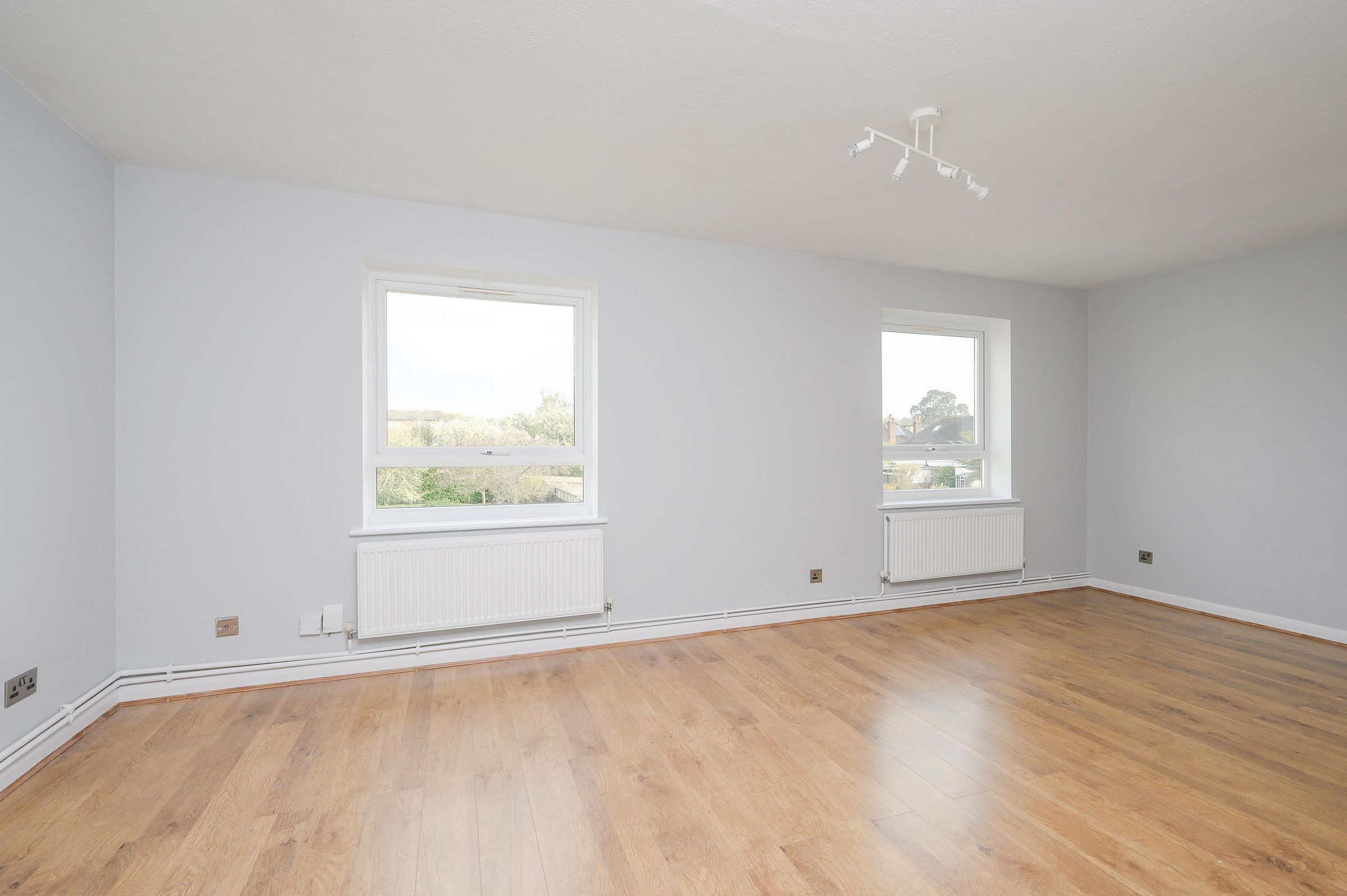 1 bed flat for sale in Lambourn Grove, Kingston Upon Thames KT1 Zoopla