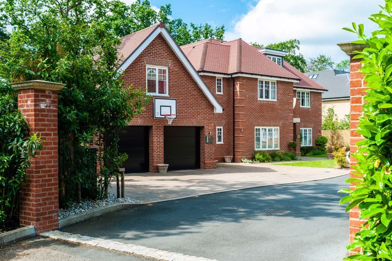 The Spinney, Gerrards Cross SL9  