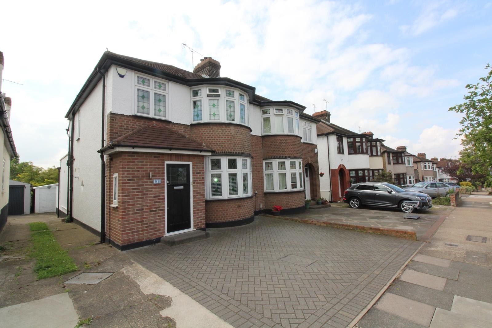3 bed semidetached house to rent in Carlton Road, Gidea Park, Romford