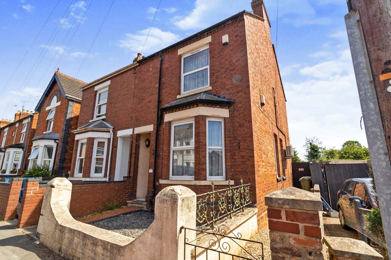 3 bed semidetached house for sale in Western Road, Milton Keynes MK2