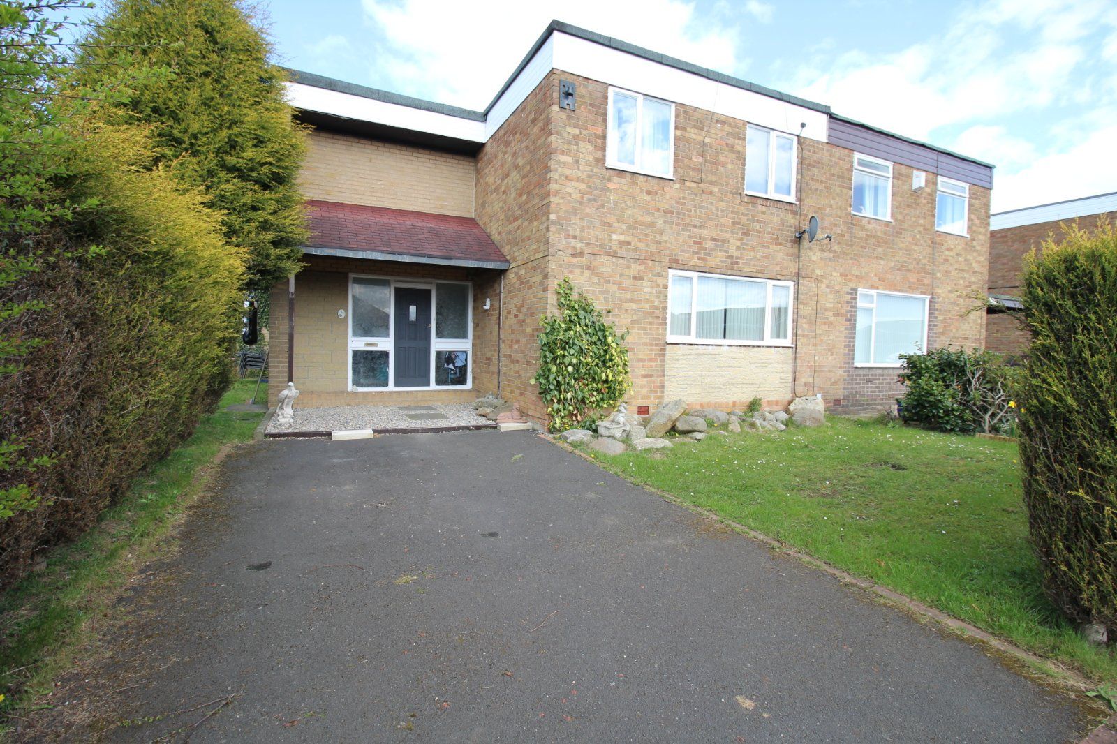 5 bed semidetached house for sale in Caversham Road, Newcastle Upon