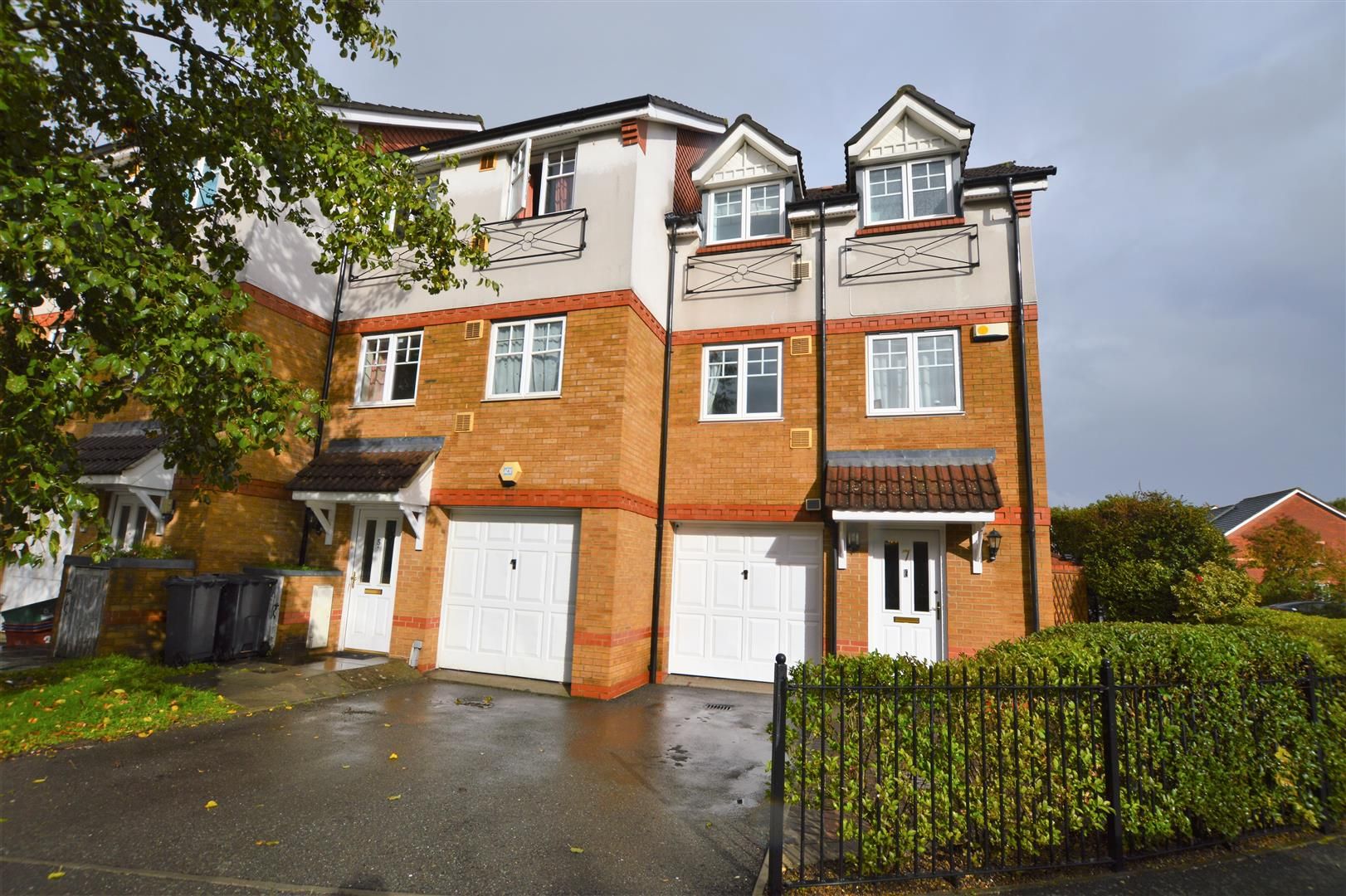 3 bed town house for sale in Gardens, Hounslow TW4 Zoopla