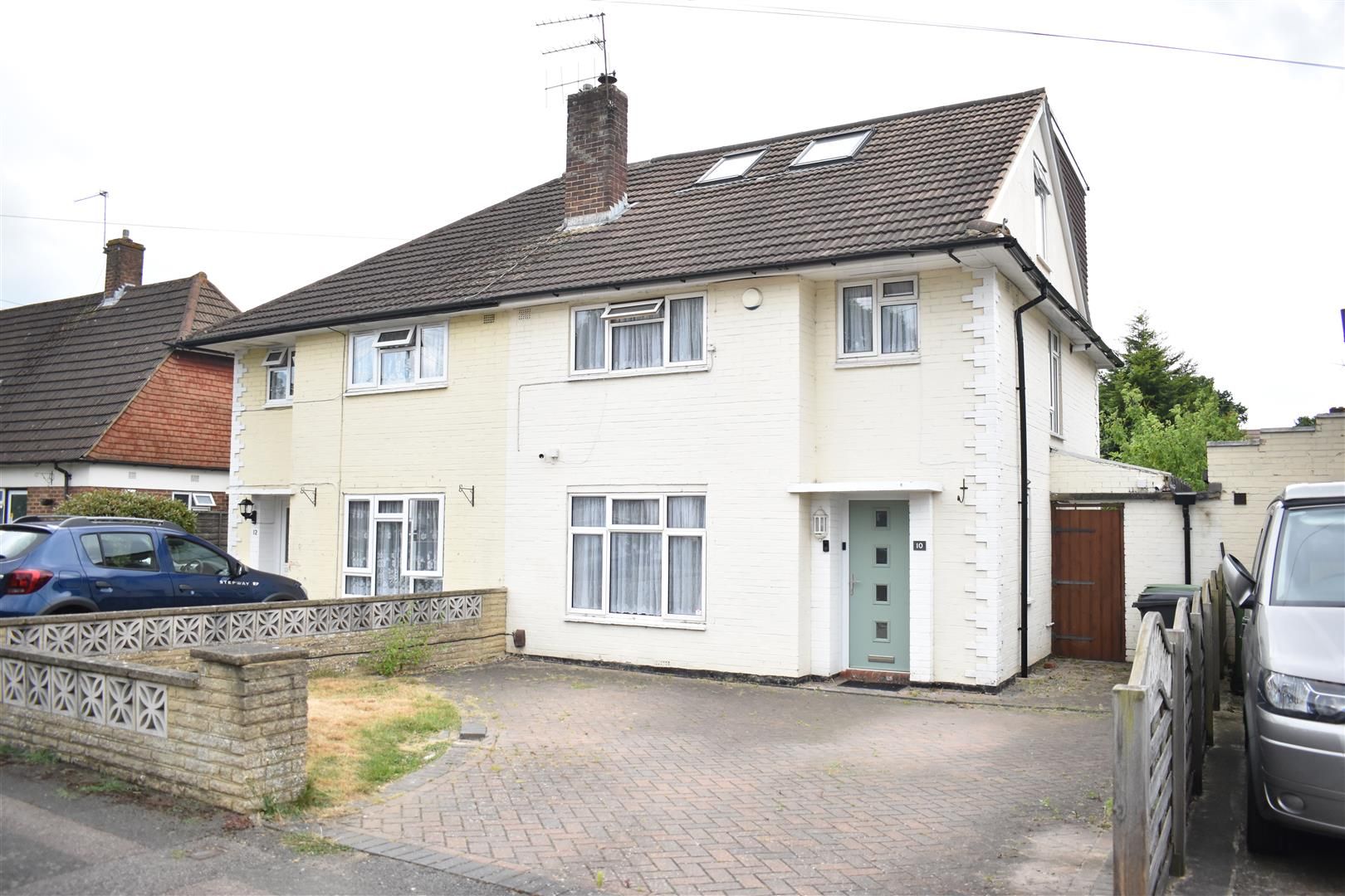 4 bed semidetached house for sale in Merton Way, Leatherhead KT22 Zoopla