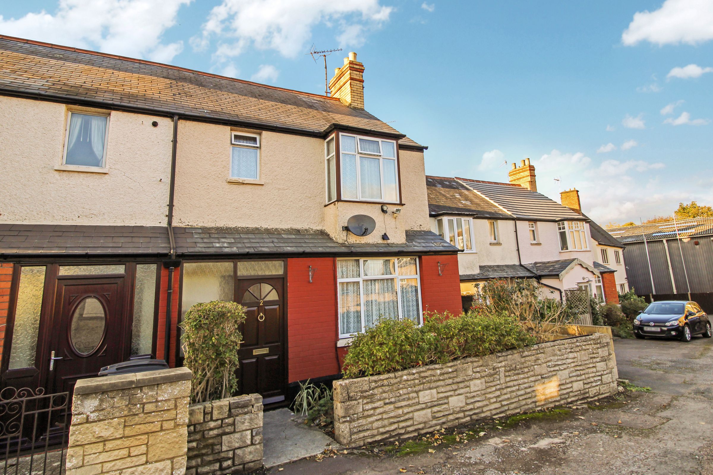 3 bed semidetached house for sale in Meadow Road, Cirencester, Glos