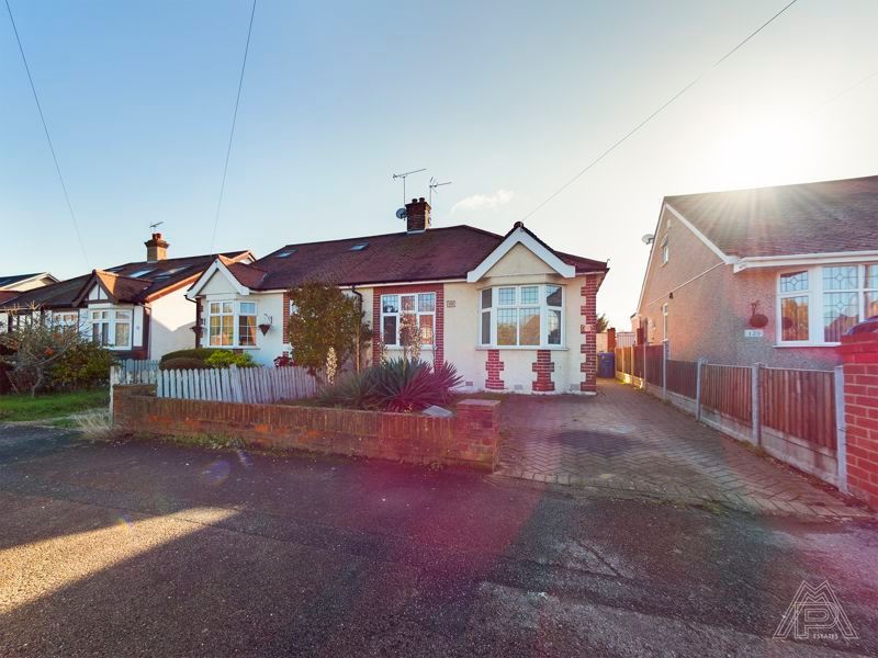 3 bed semidetached bungalow to rent in High Road, Orsett, Grays RM16