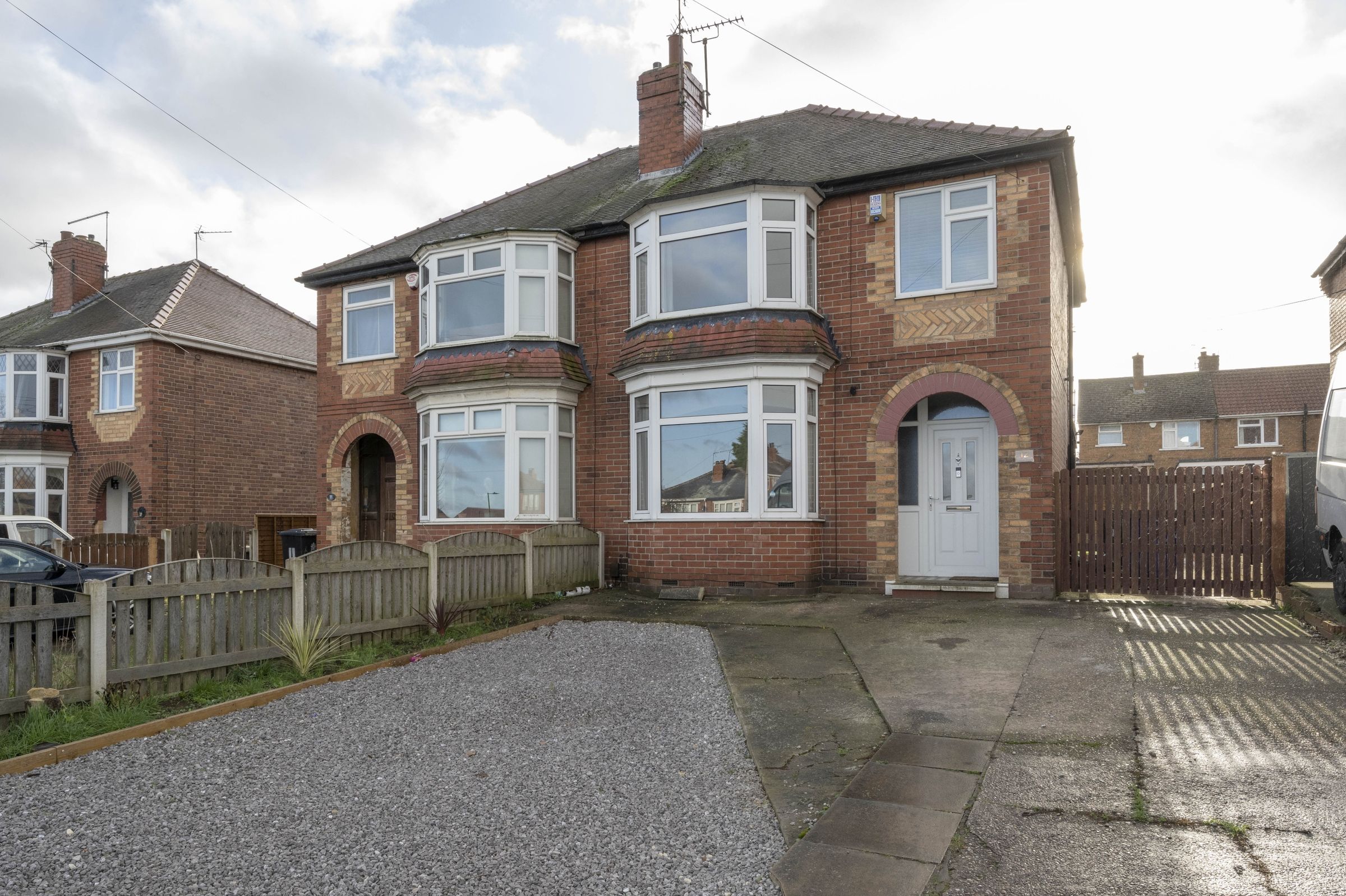 3 bed semidetached house for sale in Barnsley Road, Doncaster, South