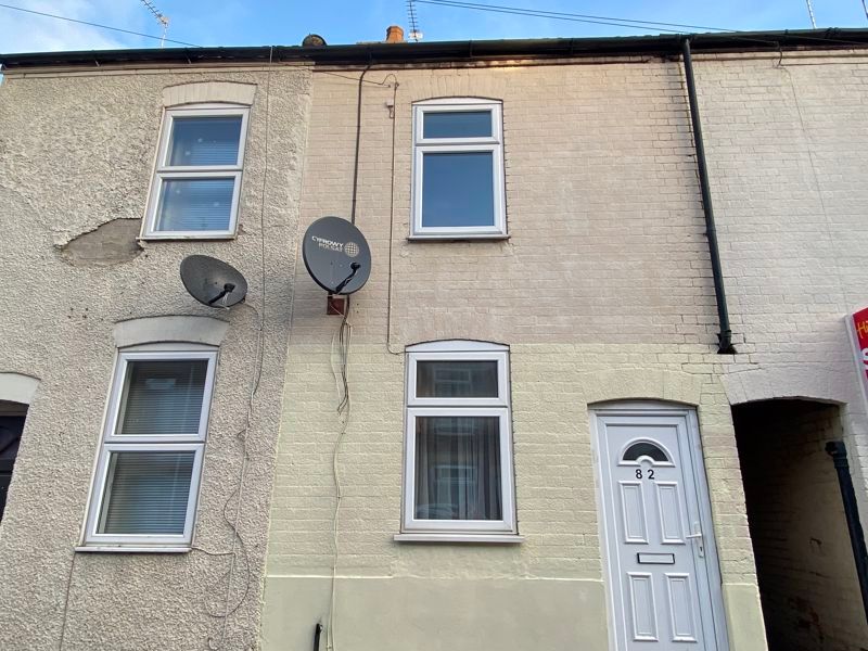 2 bed property to rent in Long Street, Stapenhill, BurtonOnTrent DE15