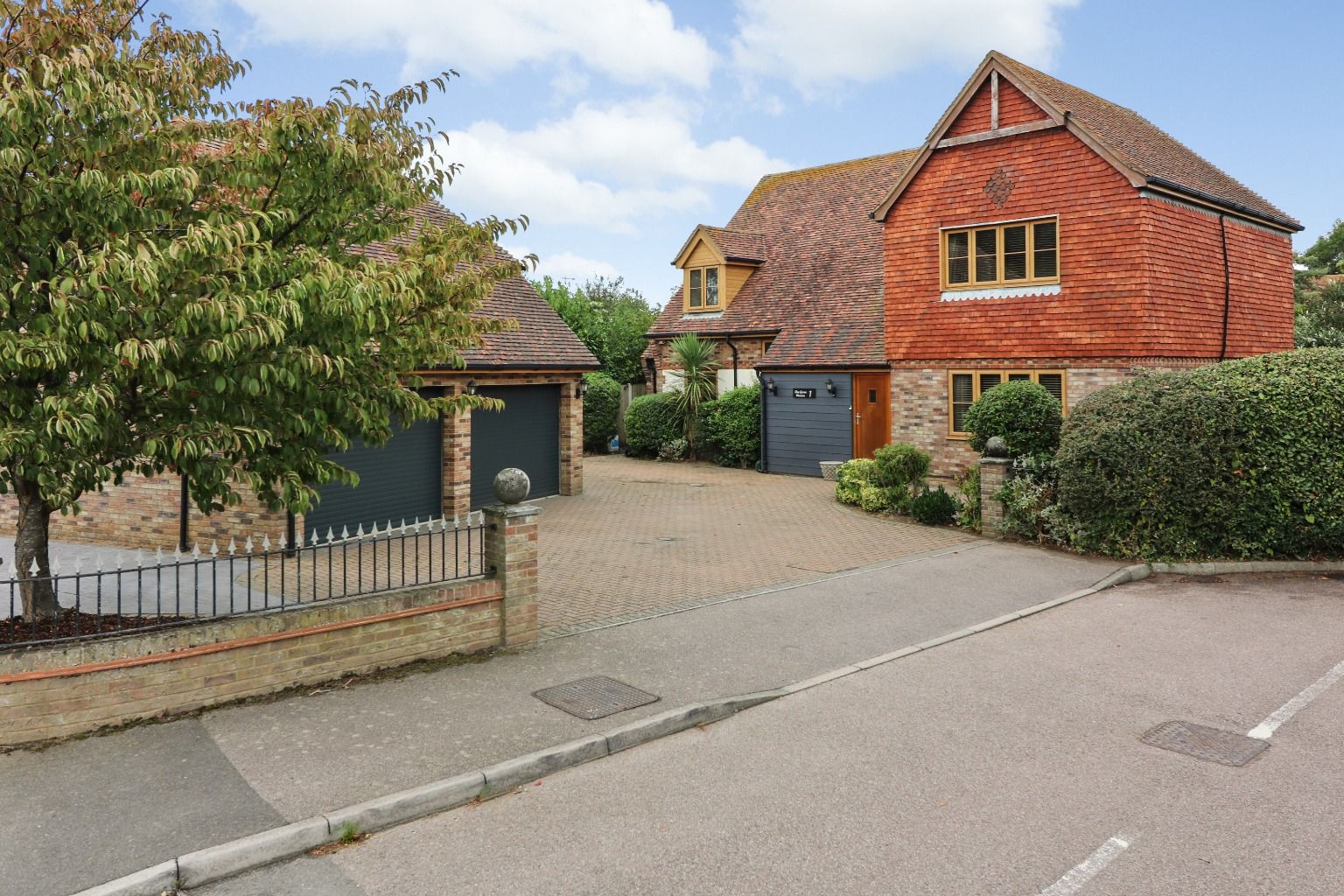 4 bed detached house for sale in Elm Grove, Manston, Ramsgate CT12 Zoopla