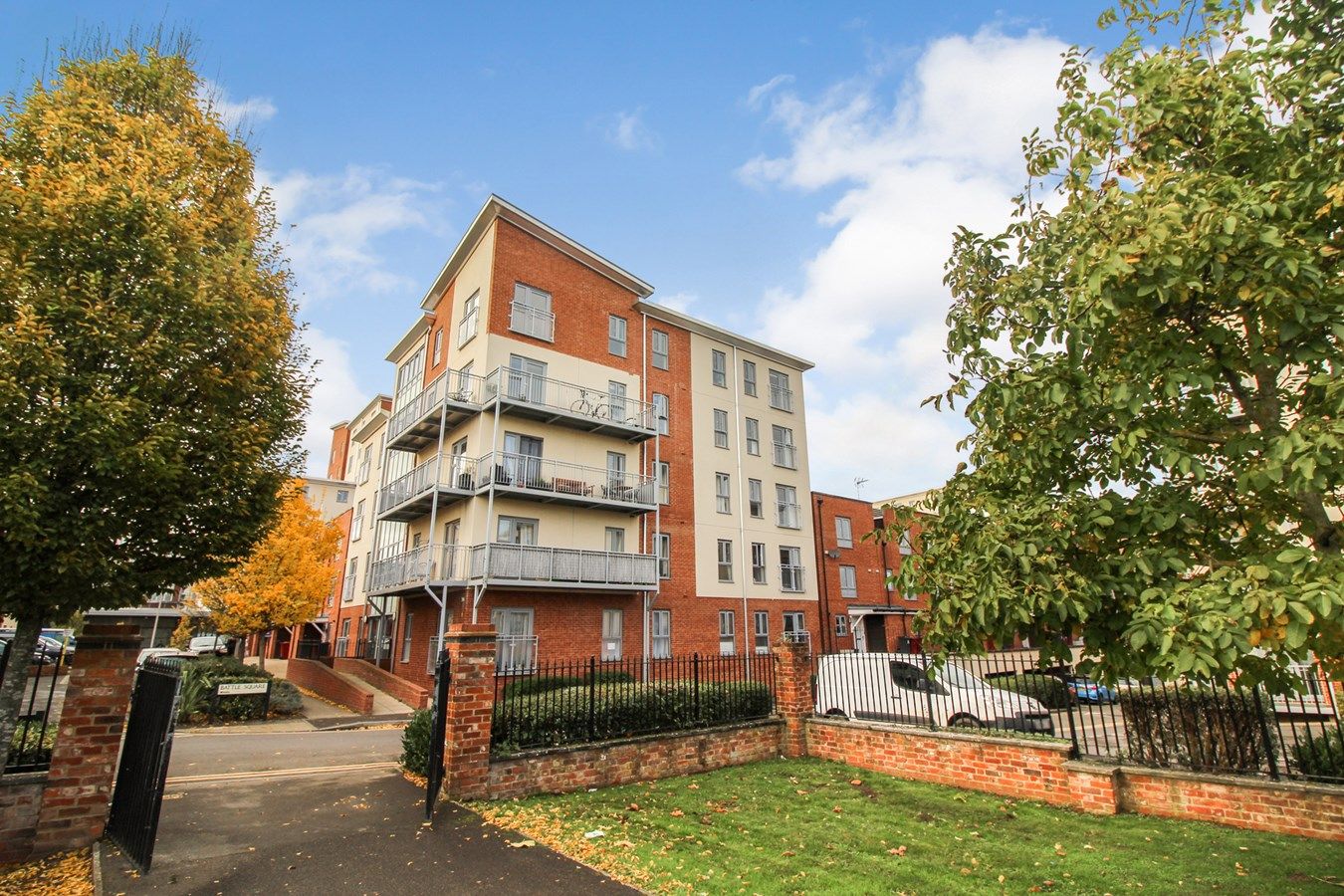 2 bed flat for sale in Battle Square, Reading RG30 Zoopla