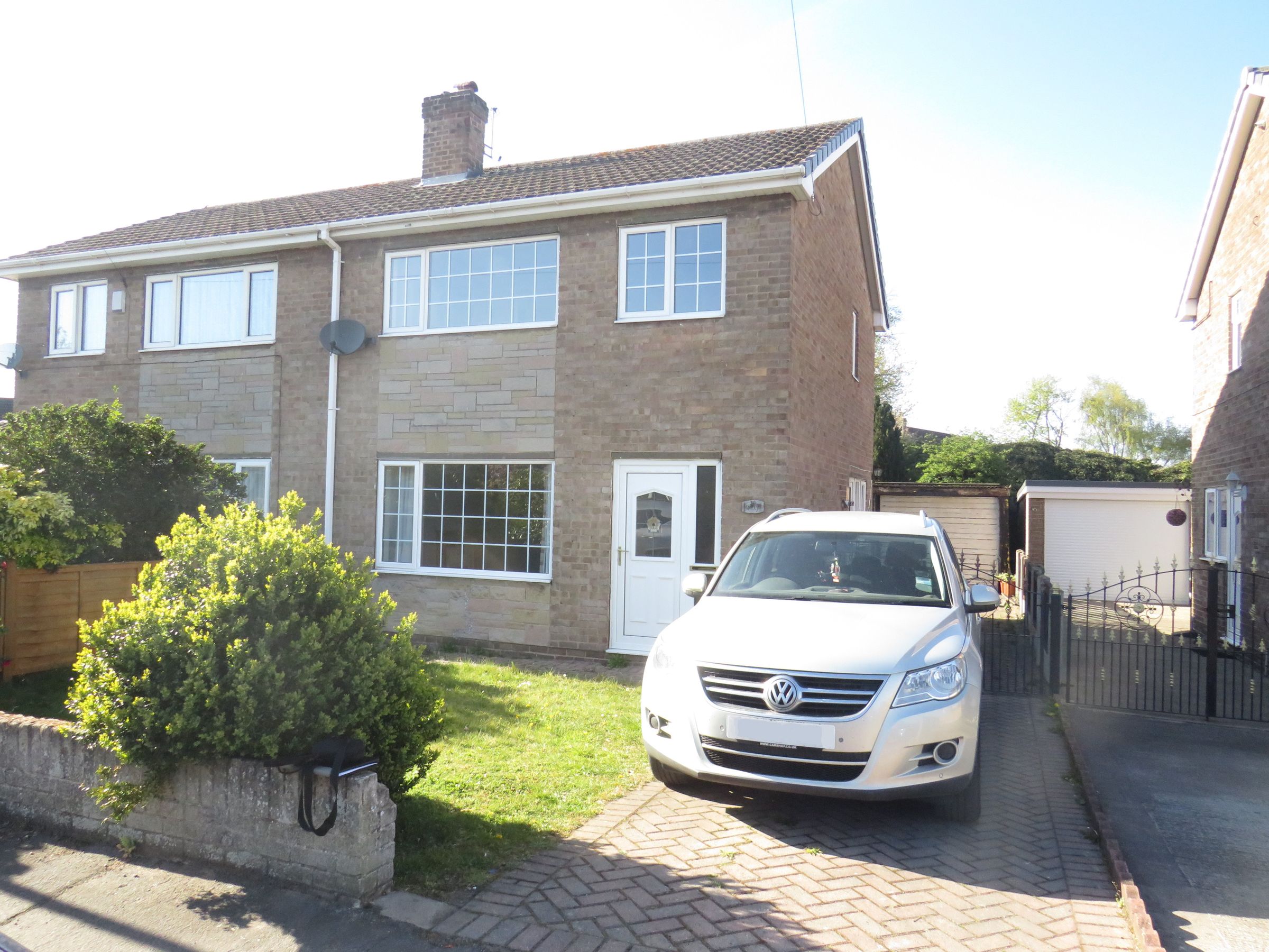 3 bed property to rent in Holly Grove, Rossington, Doncaster DN11 Zoopla