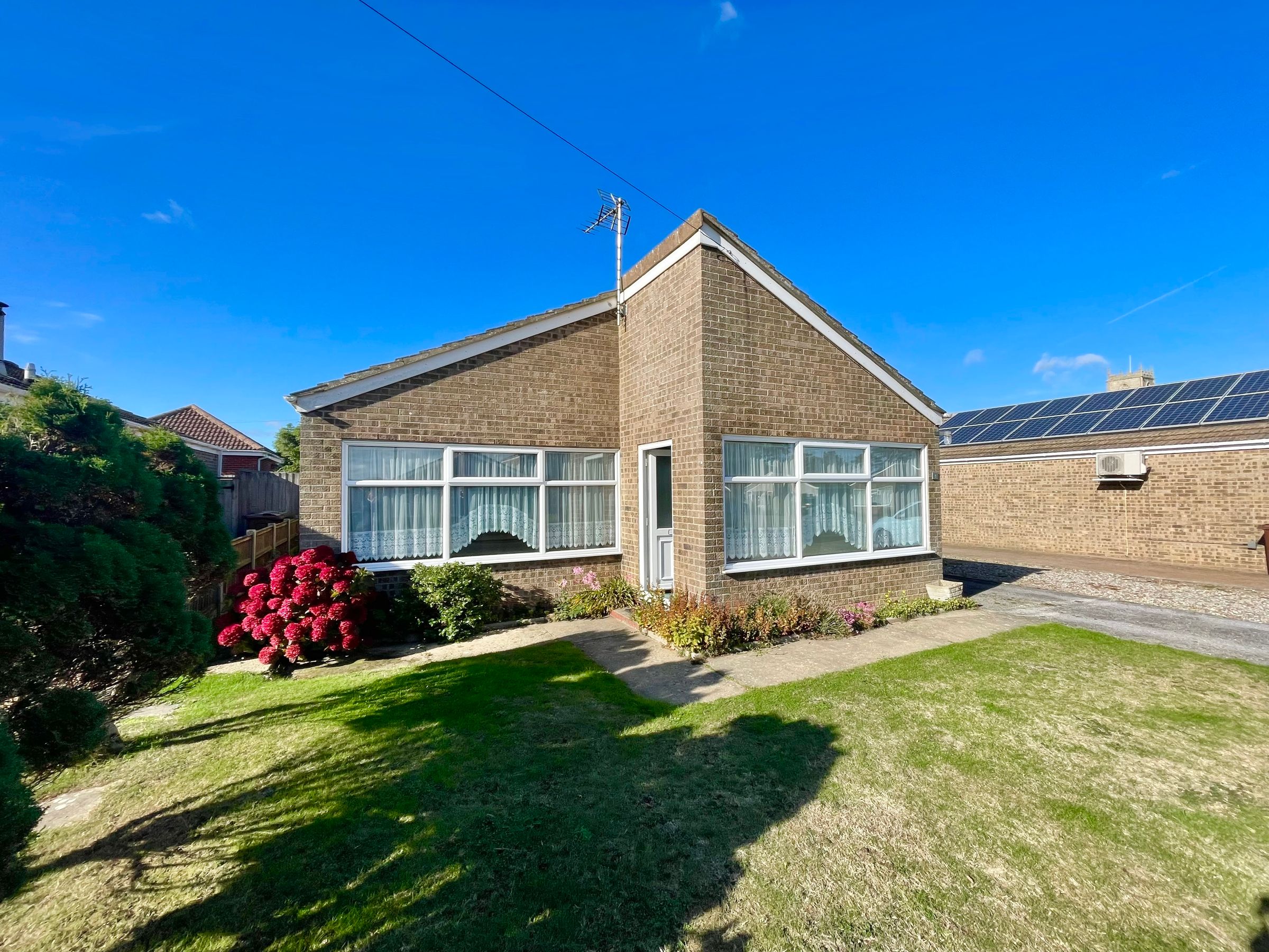 3 bed detached bungalow for sale in Green Courts, WintertonOnSea, Great Yarmouth NR29 Zoopla