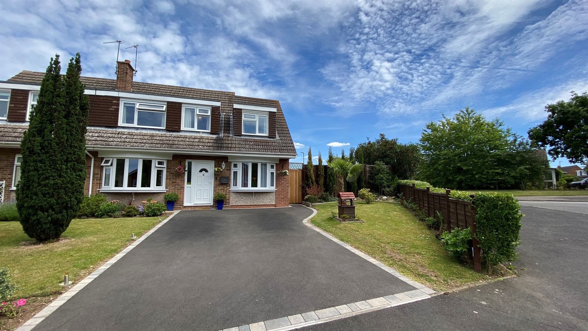 5 bed semidetached house for sale in Willow Drive, Wellesbourne