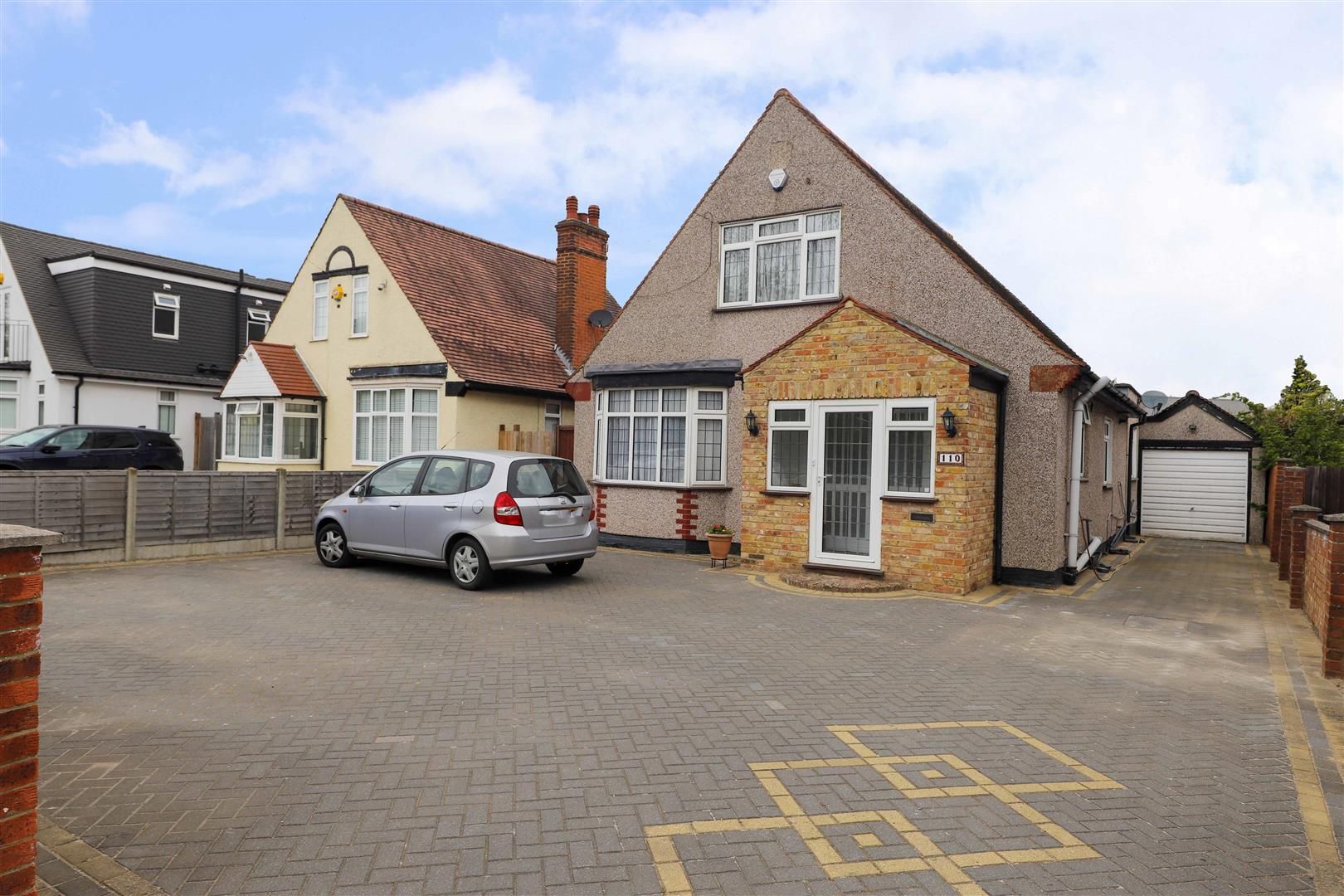4 bed detached bungalow for sale in Swakeleys Road, Ickenham UB10 Zoopla