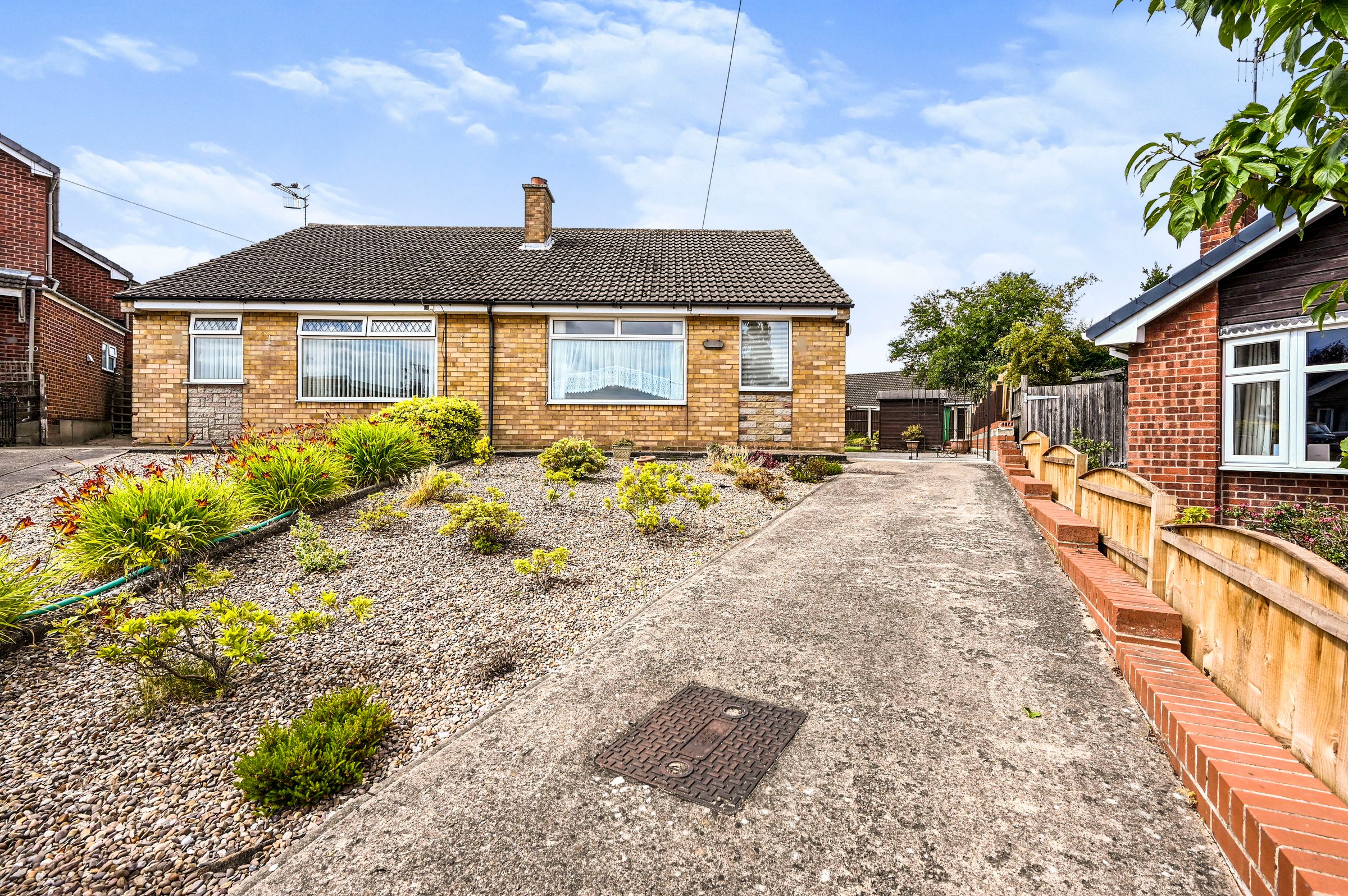 2 bed bungalow for sale in Dumbles Close, Ilkeston DE7 Zoopla