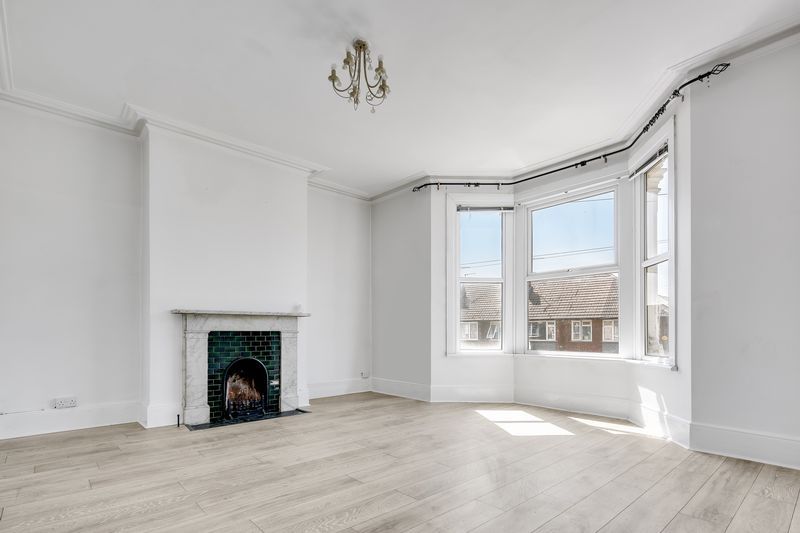 4 bed flat to rent in Broomfield Road, Chadwell Heath RM6 Zoopla