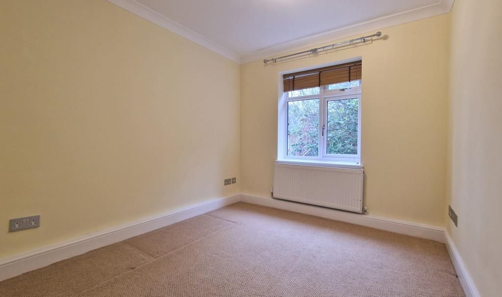 2 bed flat to rent in Susans Wood, Chislehurst BR7 Zoopla