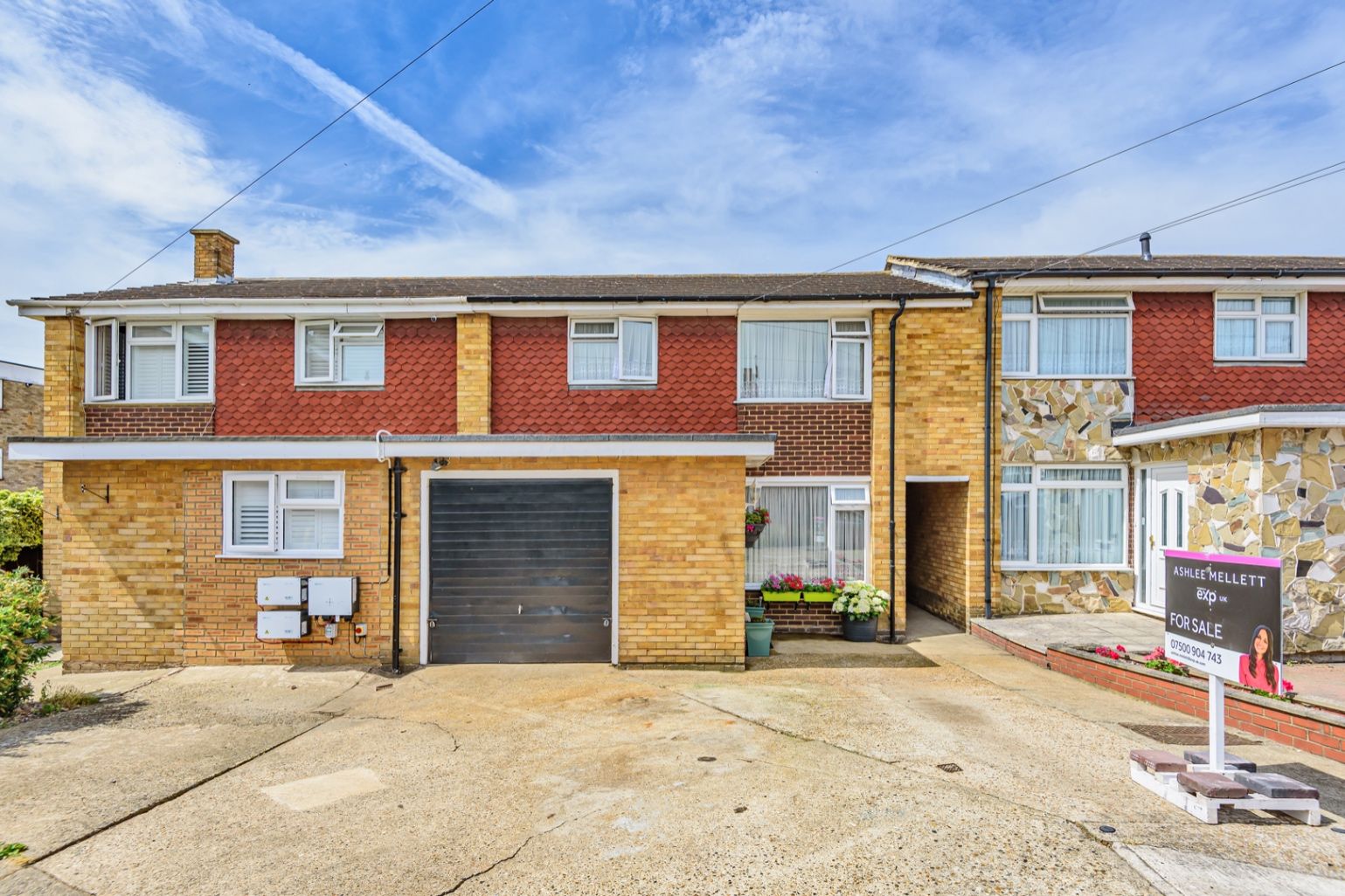 4 bed semidetached house for sale in Berwood Road, Corringham