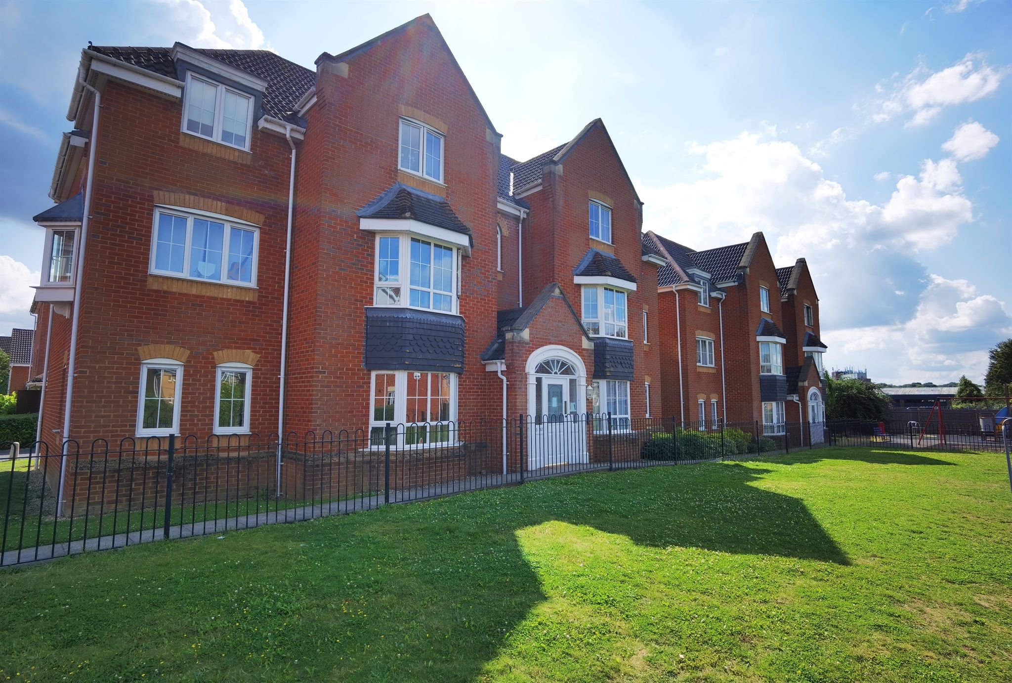 2 bed flat for sale in Kings Chase, Andover SP10 Zoopla