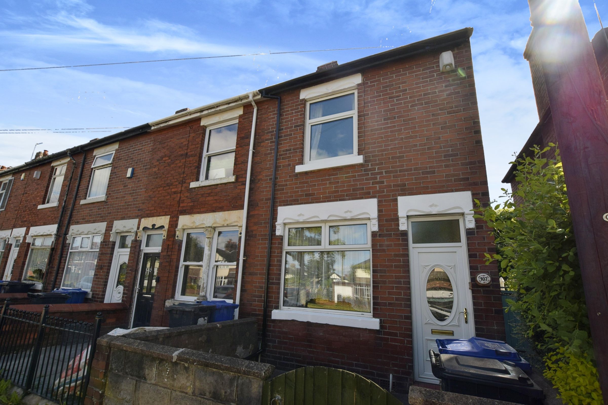 2 bed end terrace house for sale in Basford Park Road, Maybank