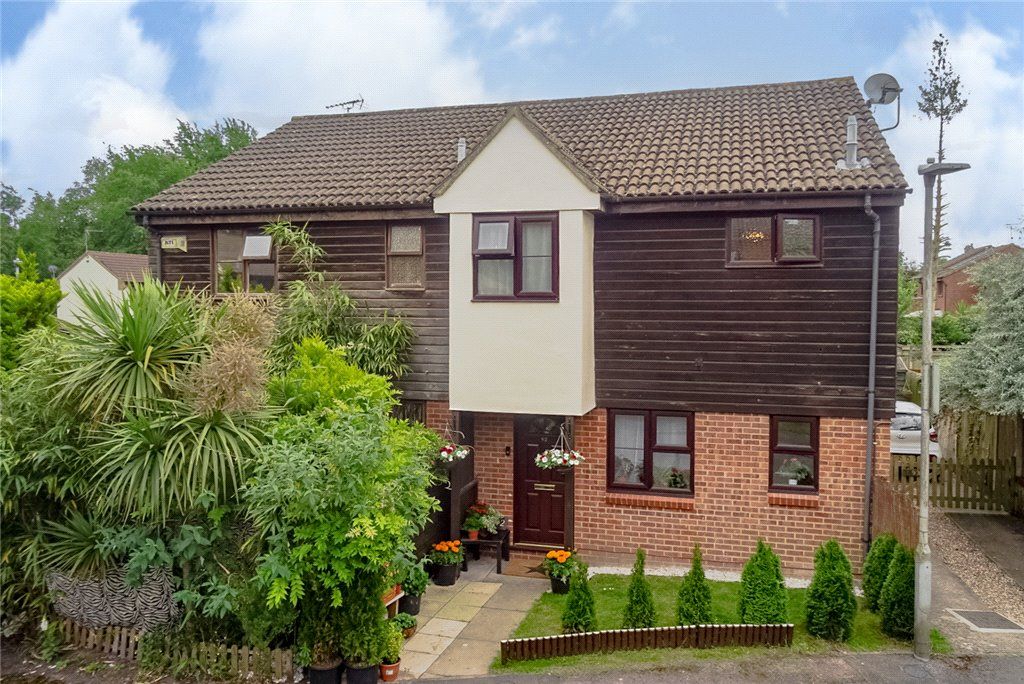 1 bed terraced house for sale in Hythe Close, Bracknell, Berkshire RG12