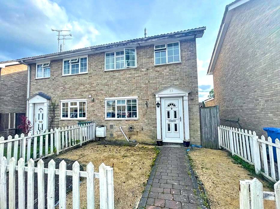 3 bed semidetached house for sale in Millins Close, Owlsmoor