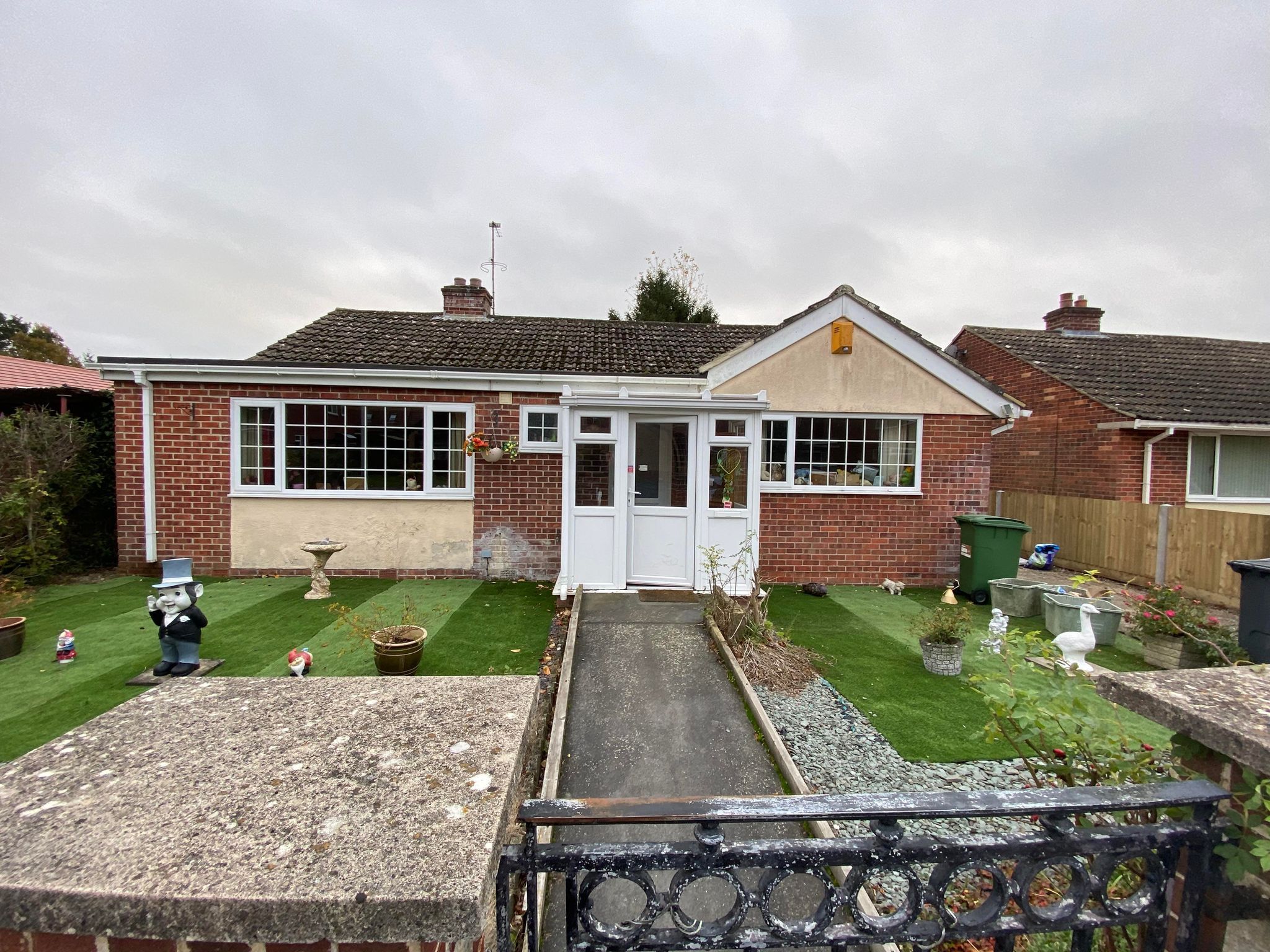 3 bed detached bungalow for sale in Parkside Road, Thatcham RG18 Zoopla