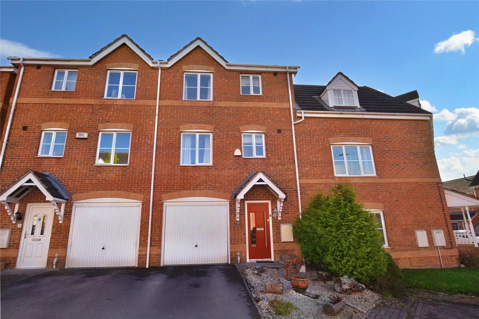 3 bed town house for sale in Redbarn Close, Leeds, West Yorkshire LS10