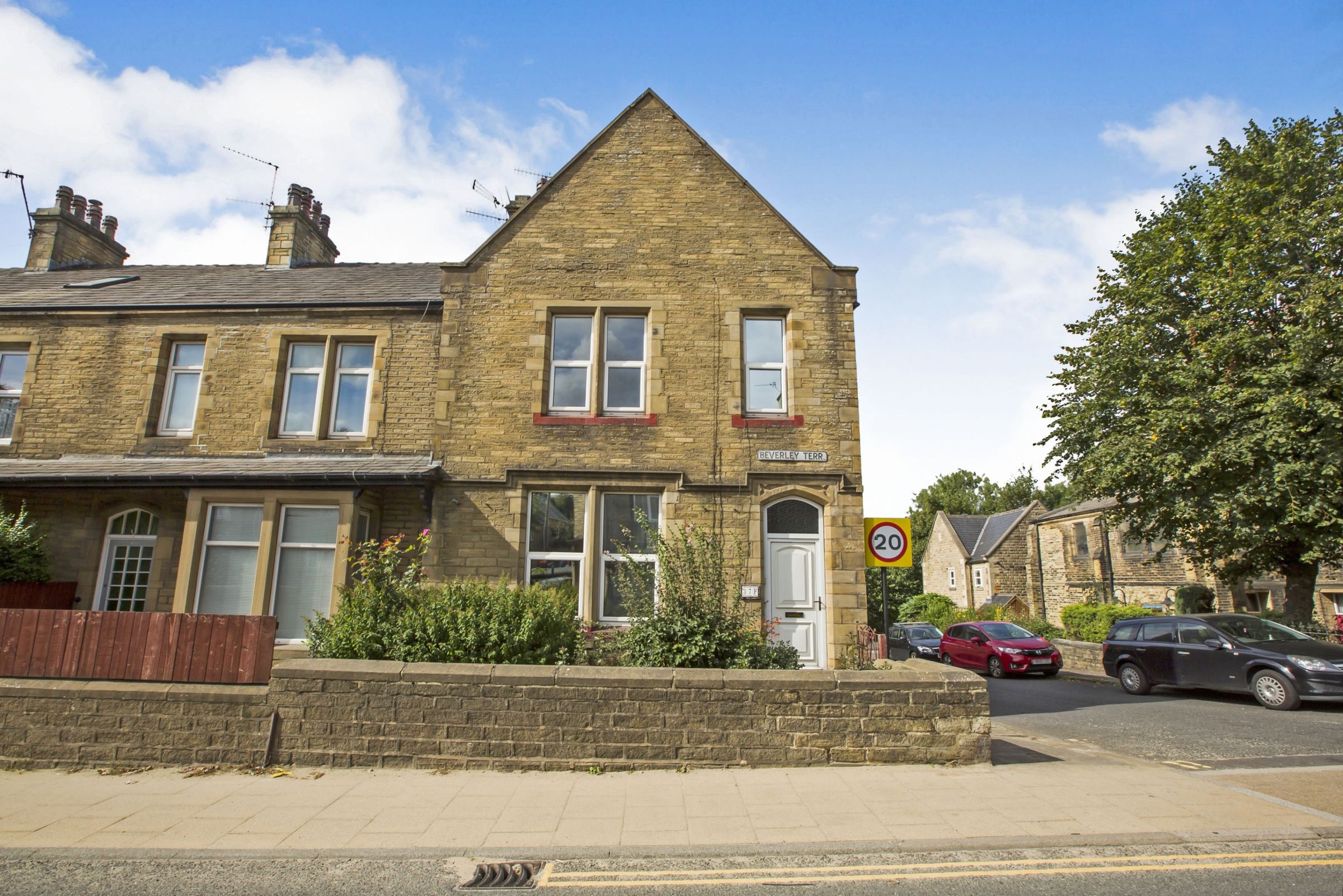 4 bed end terrace house for sale in Beverley Terrace, Halifax, West