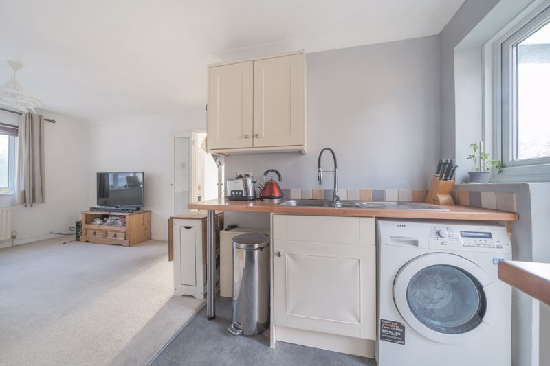 2 bed flat to rent in Tavern Court, Fernhurst, Haslemere GU27 Zoopla