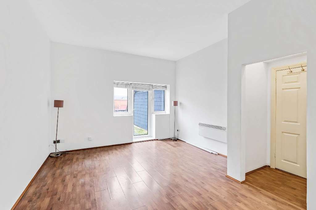 1 bed flat for sale in High Road, Loughton IG10 Zoopla