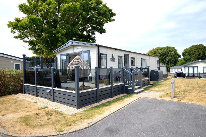 3 bed mobile/park home for sale in Highcliffe Meadows, Hoburne Naish