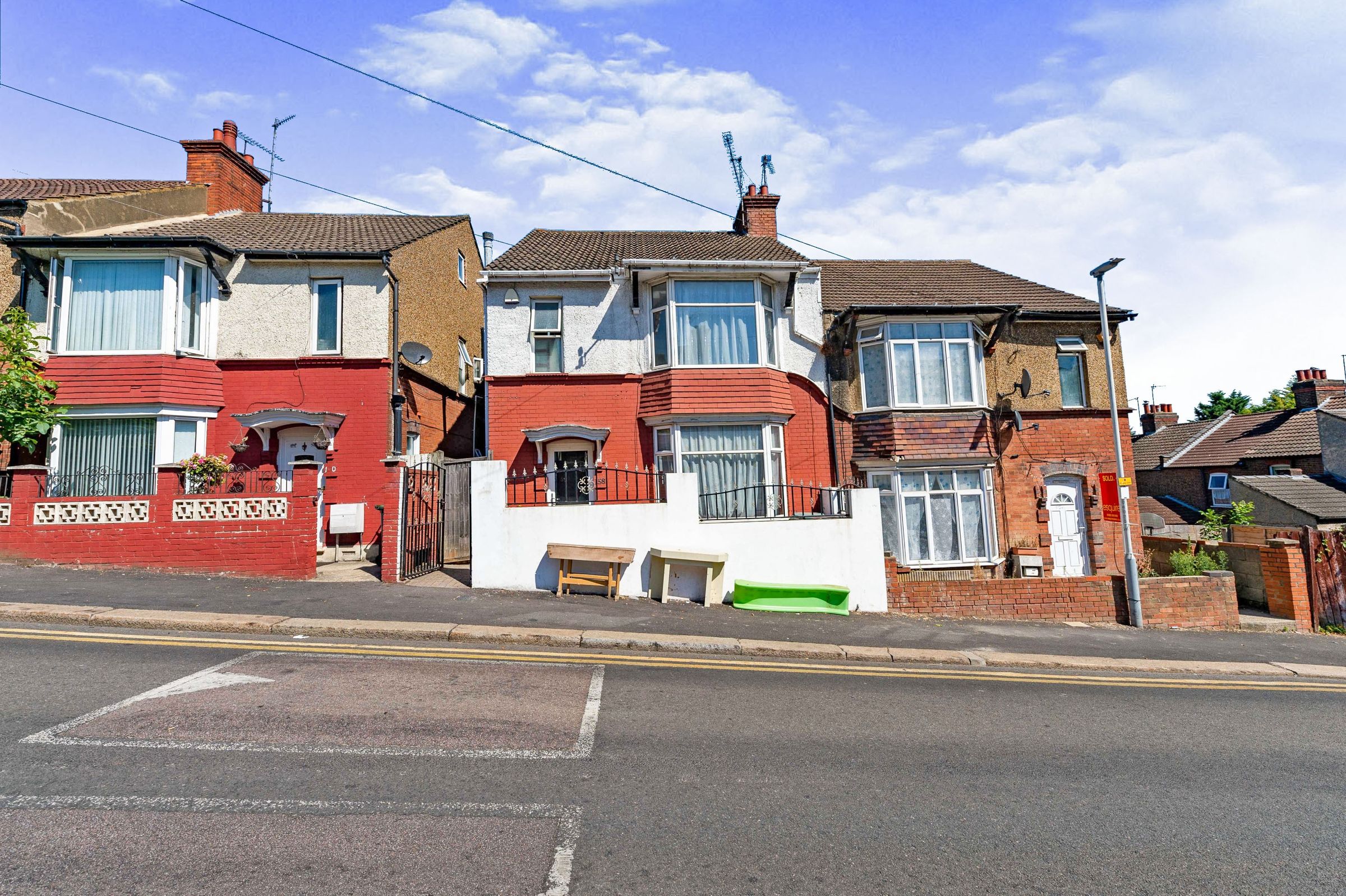 3 bed semidetached house for sale in Ashburnham Road, Luton