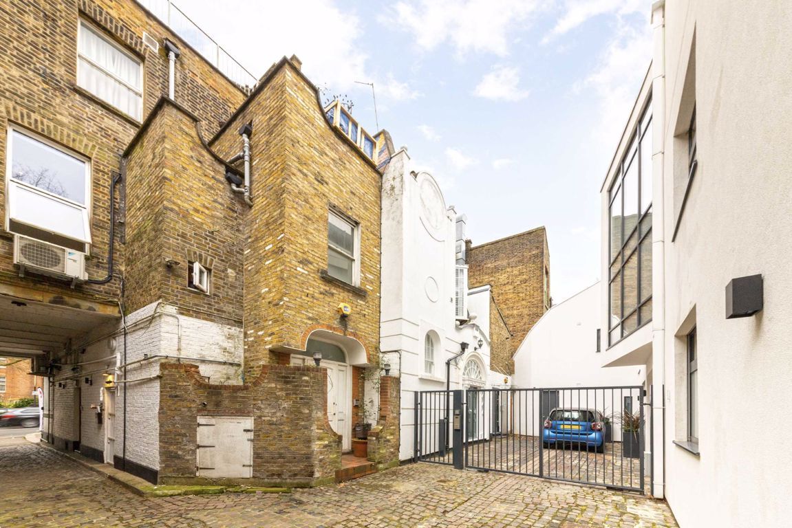 Rosslyn Mews London NW3