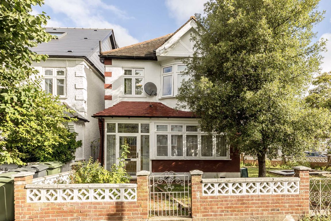 3 bed property to rent in Kirkstall Road, London SW2 Zoopla