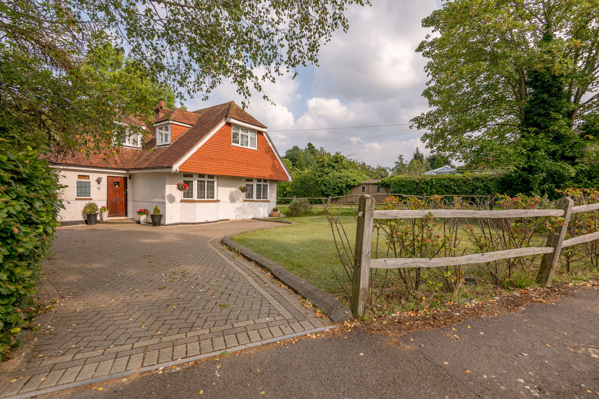 4 bed detached house for sale in Woodlands Road, Bookham, Leatherhead