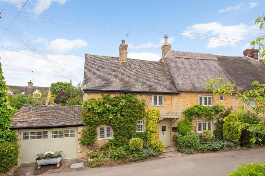 3 bed end terrace house for sale in East Street, Long Compton, Shipston