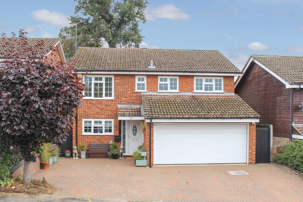 4 bed detached house for sale in Cotefield Drive, Leighton Buzzard LU7