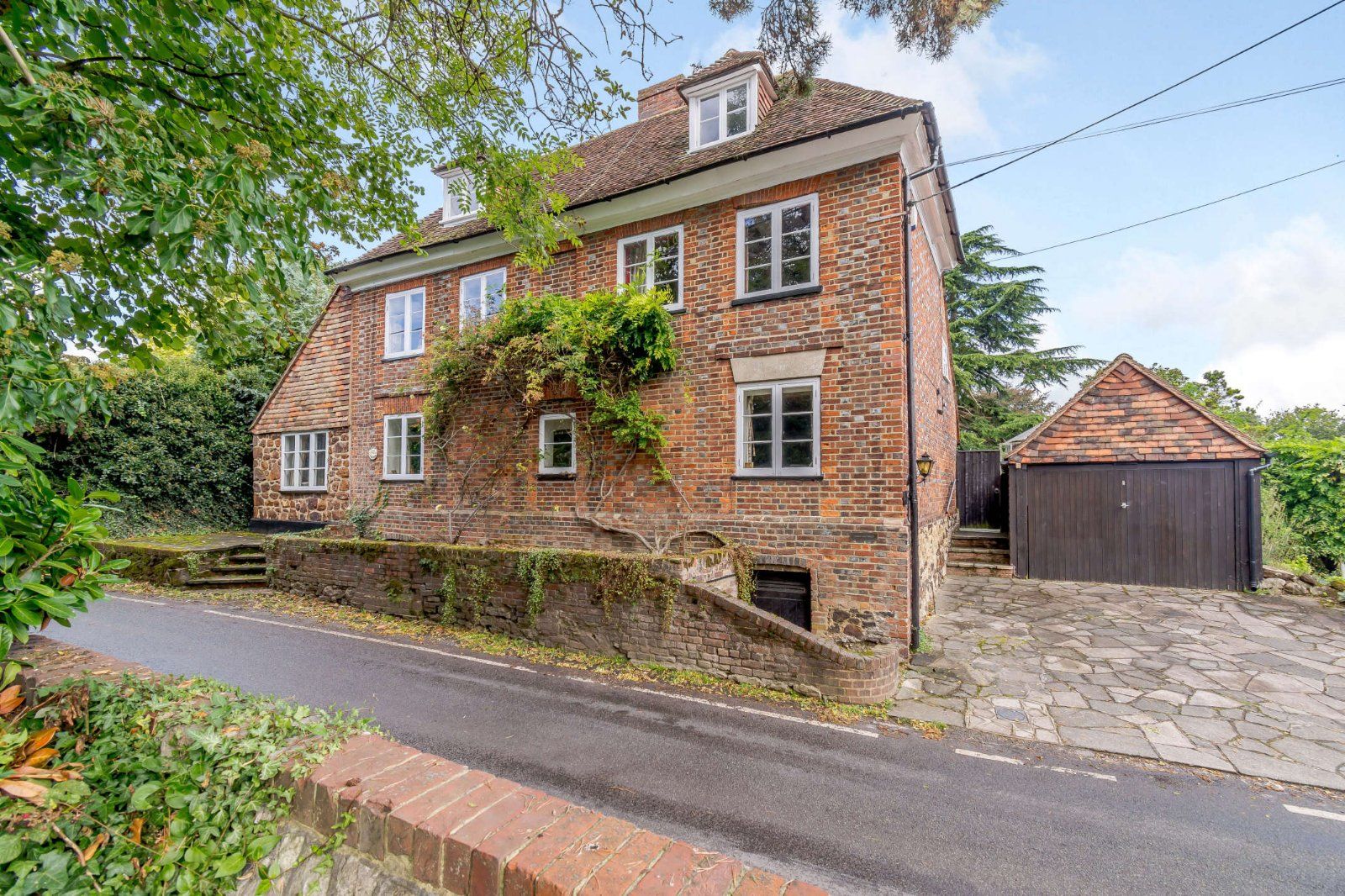 3 bed detached house for sale in Taylors Lane, Trottiscliffe, West