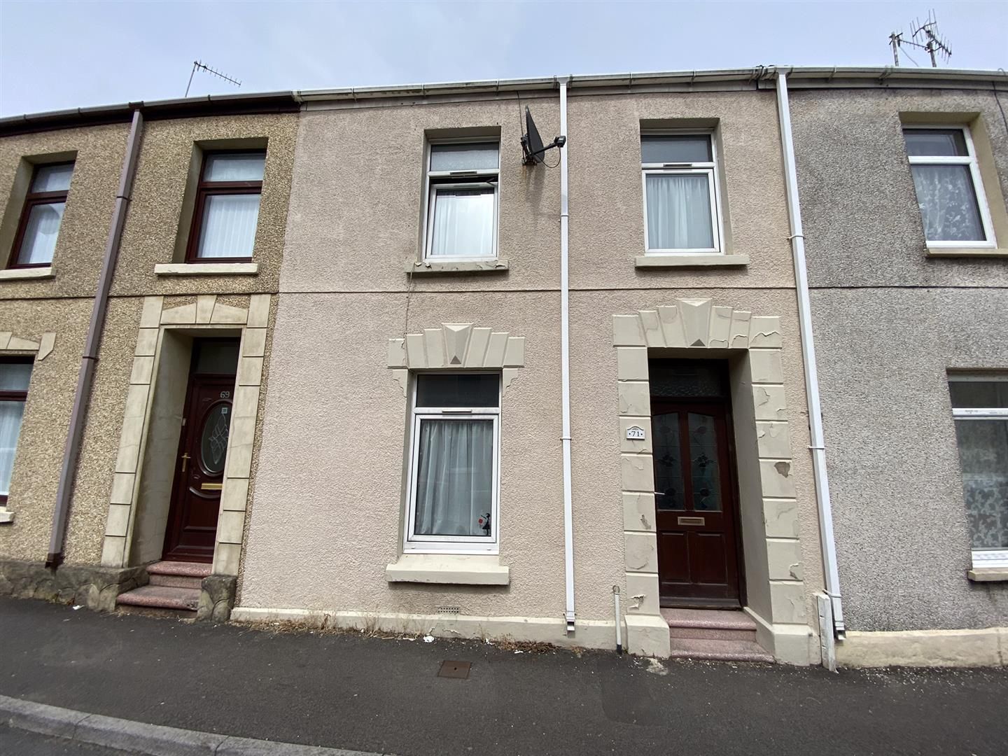 2 bed terraced house for sale in High Street, Llanelli SA15 Zoopla