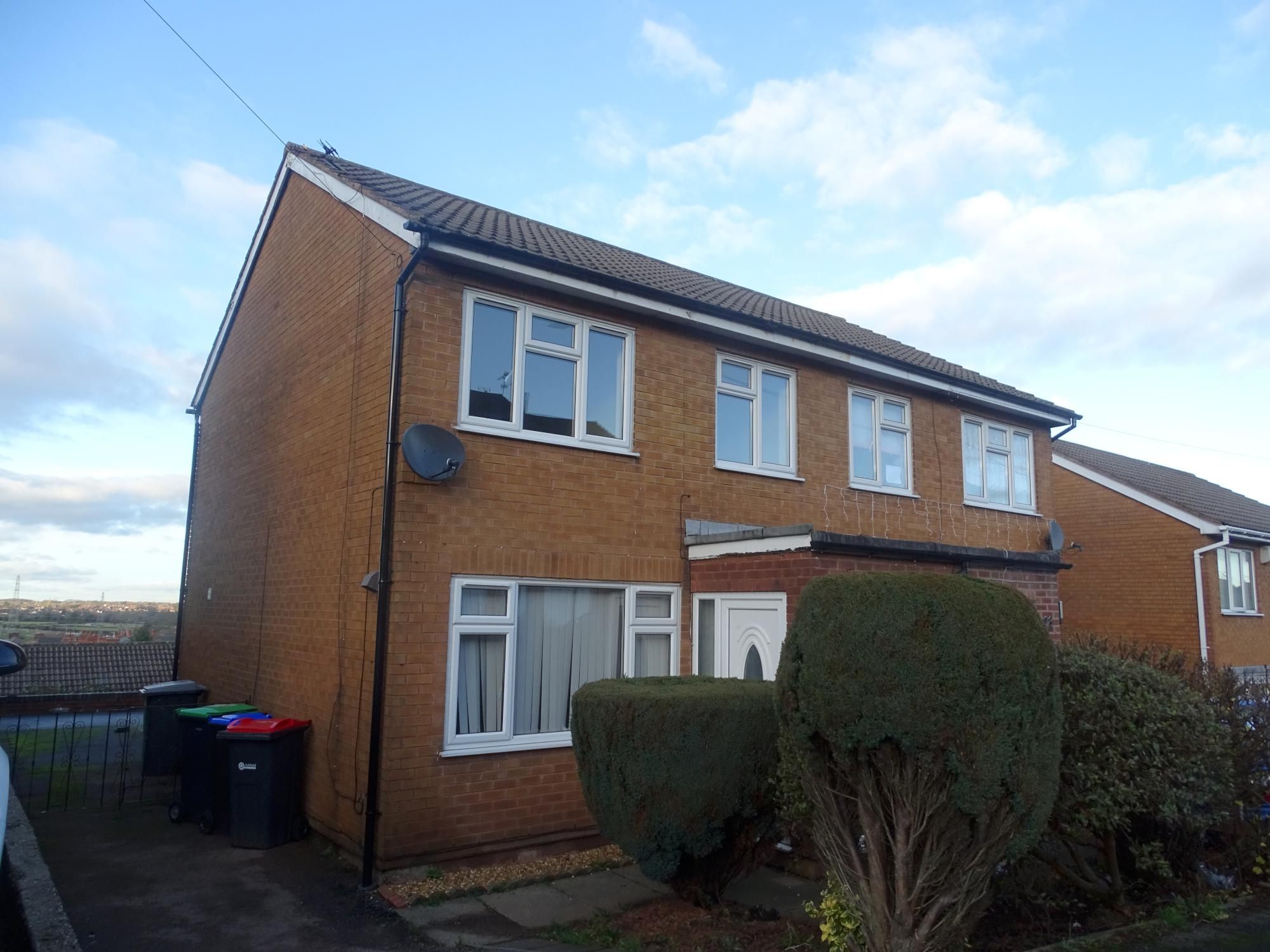 3 bed semidetached house to rent in Derwent Drive, KirkbyInAshfield