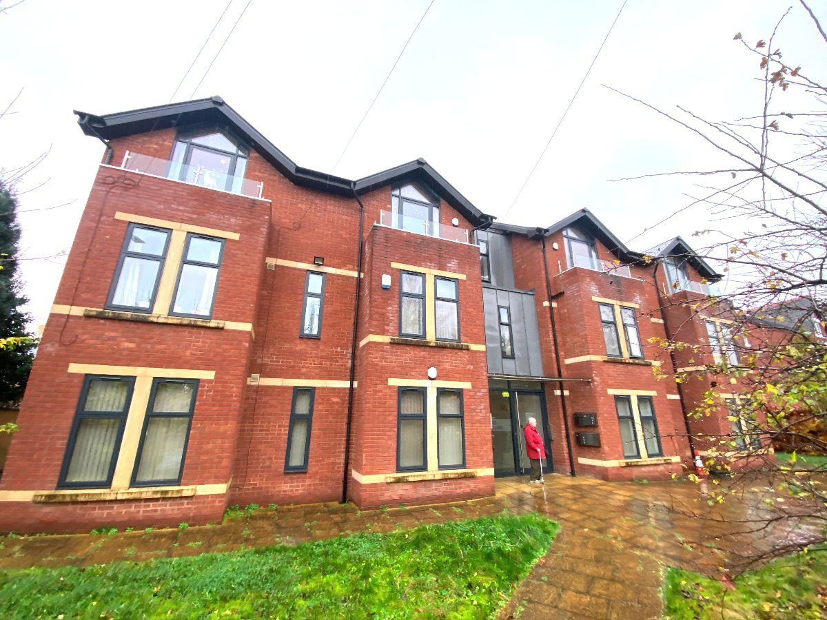 2 bed flat to rent in Edge Lane, Stretford, Manchester M32 Zoopla