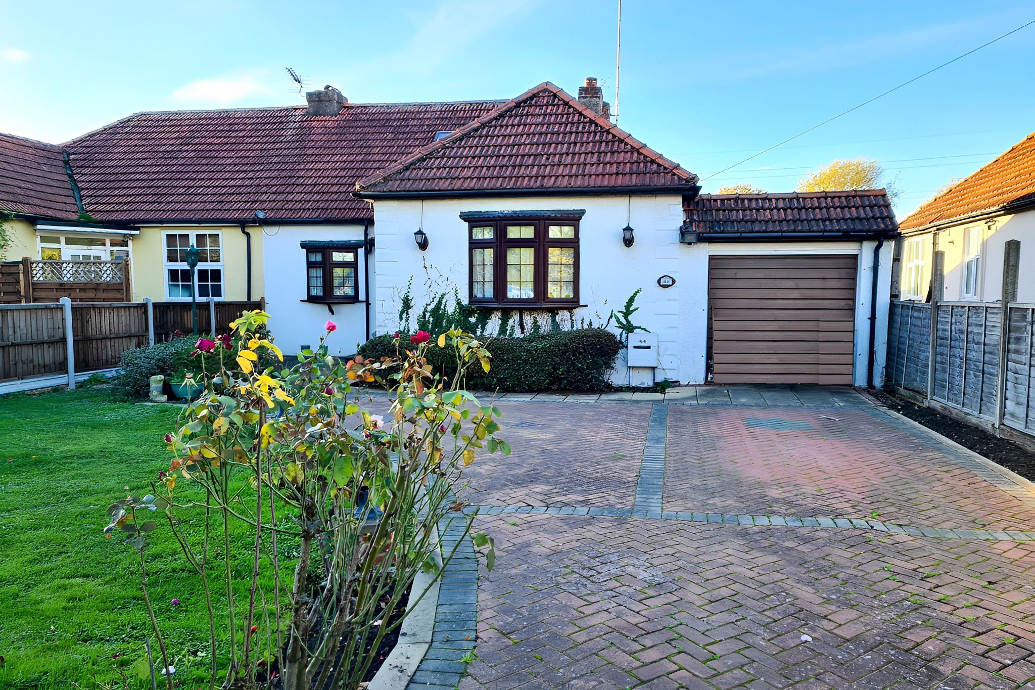 3 bed semidetached bungalow for sale in Coppermill Road, Wraysbury