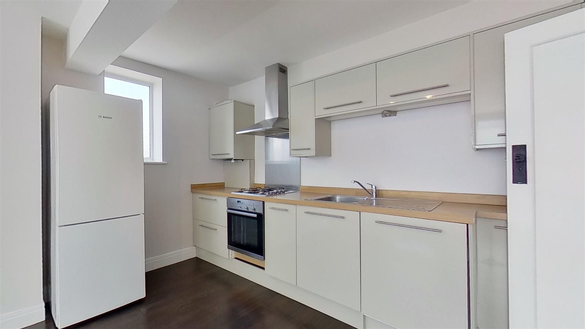 2 bed flat to rent in Stoneleigh Broadway, Stoneleigh, Epsom KT17 Zoopla