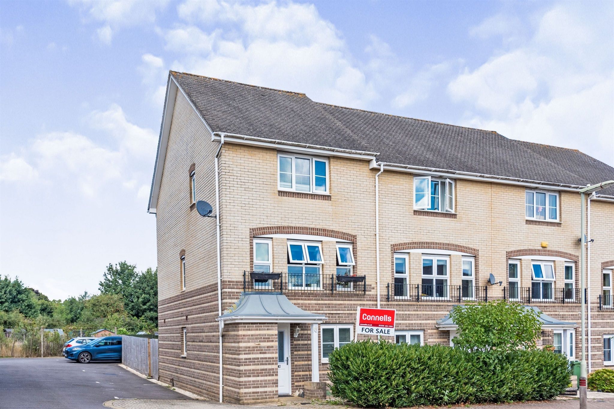 3 bed end terrace house for sale in Wiltshire Crescent, Highfields