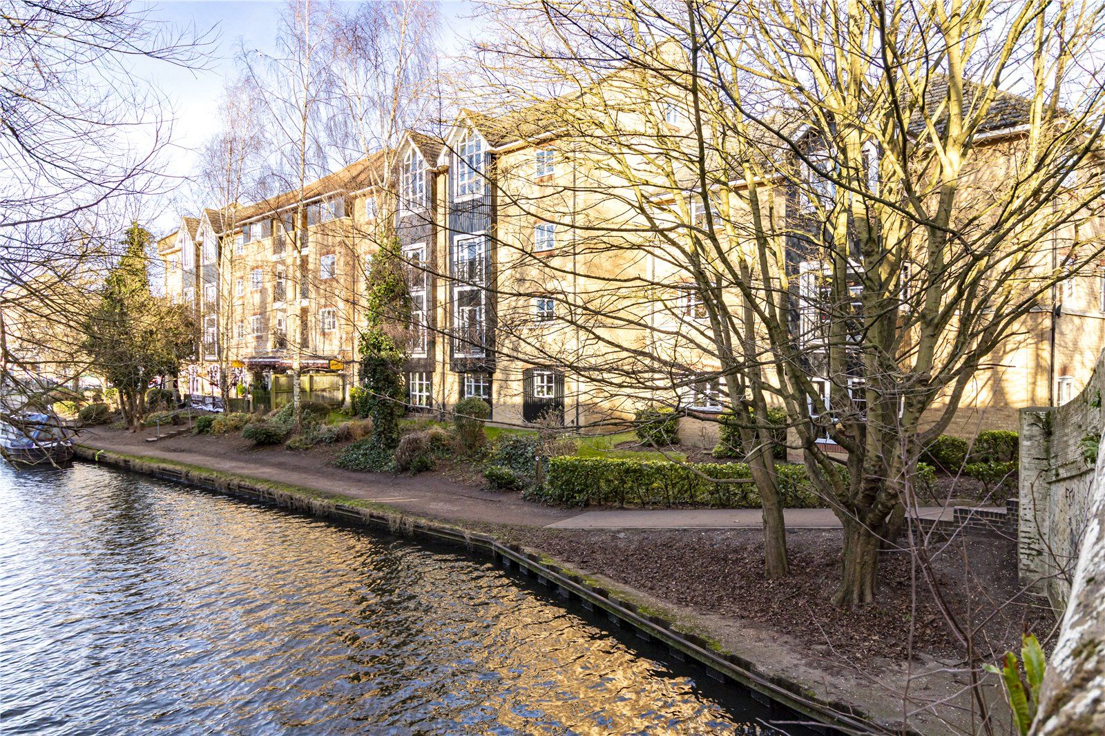 2 bed flat for sale in Evans Wharf, Apsley Lock, Hemel Hempstead