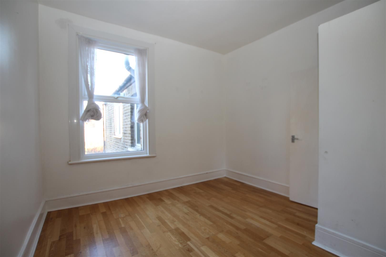 2 bed flat to rent in Melford Road, London E11 Zoopla