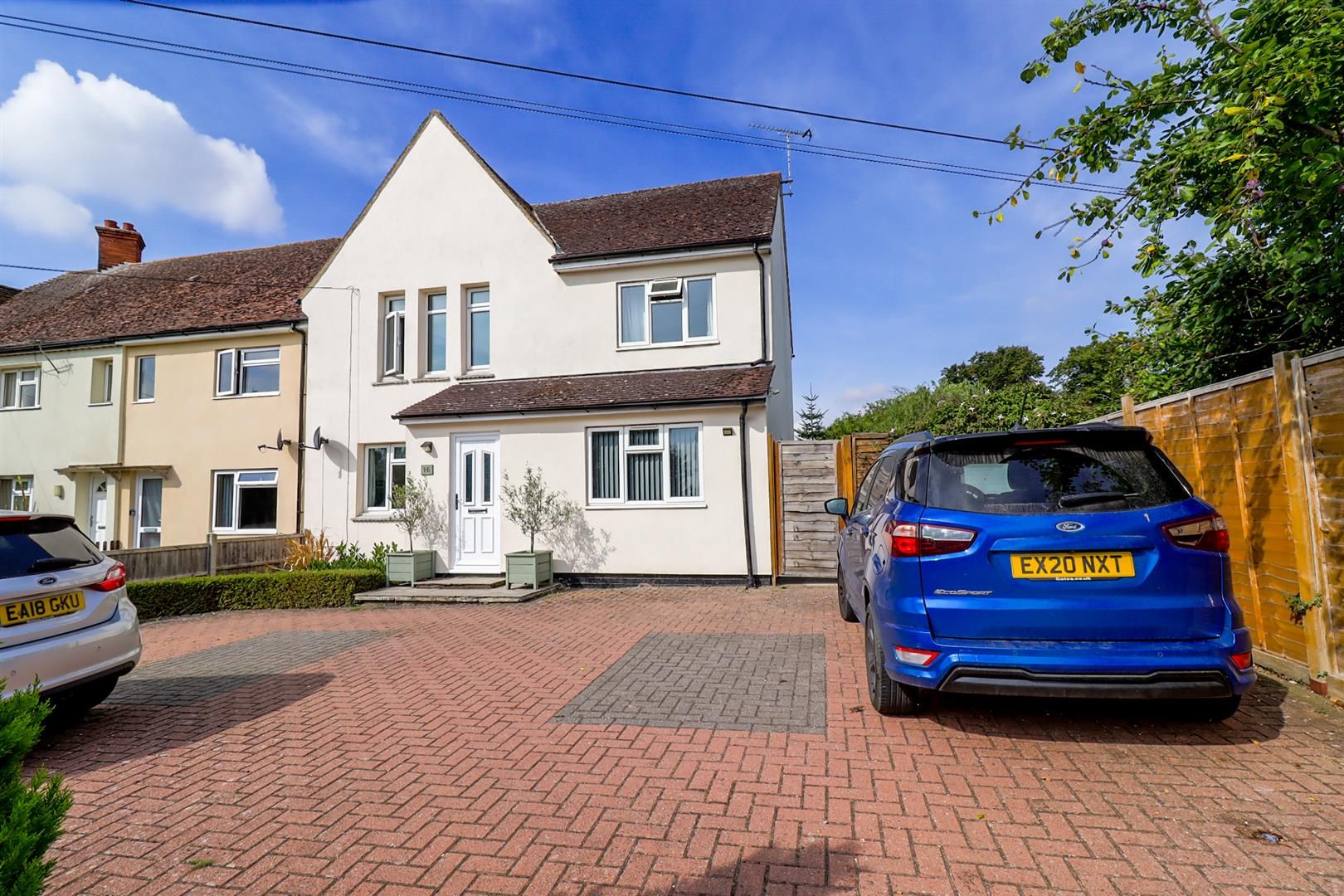 4 bed end terrace house for sale in Hill View, Buckland, Buntingford