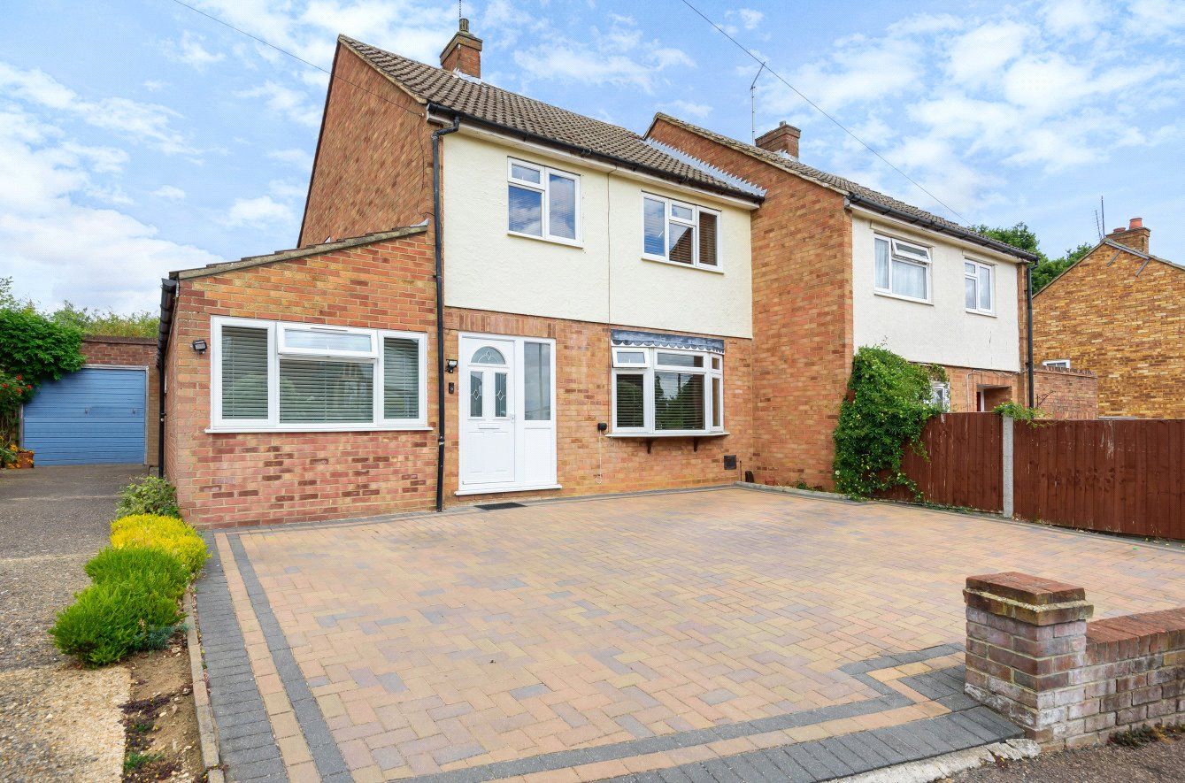 4 bed semidetached house for sale in Marlborough Close,